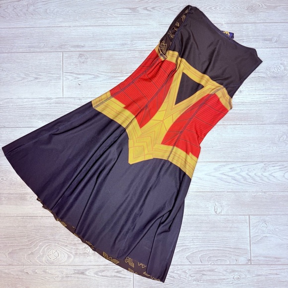 Hot topic her universe limited edition reversible wonder women dress costume med